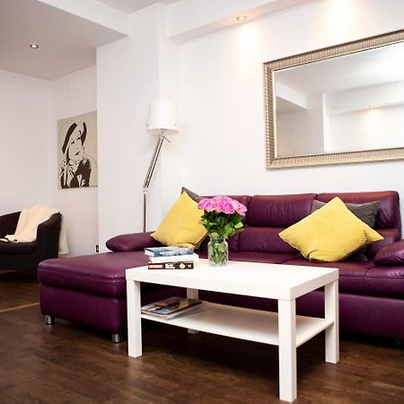 Apt 1, Trafalgar Square 1St Floor By Indigo Flats ロンドン エクステリア 写真