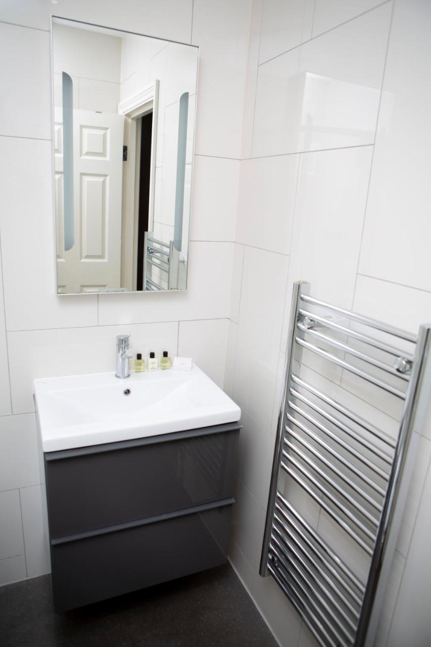 Apt 1, Trafalgar Square 1St Floor By Indigo Flats ロンドン エクステリア 写真
